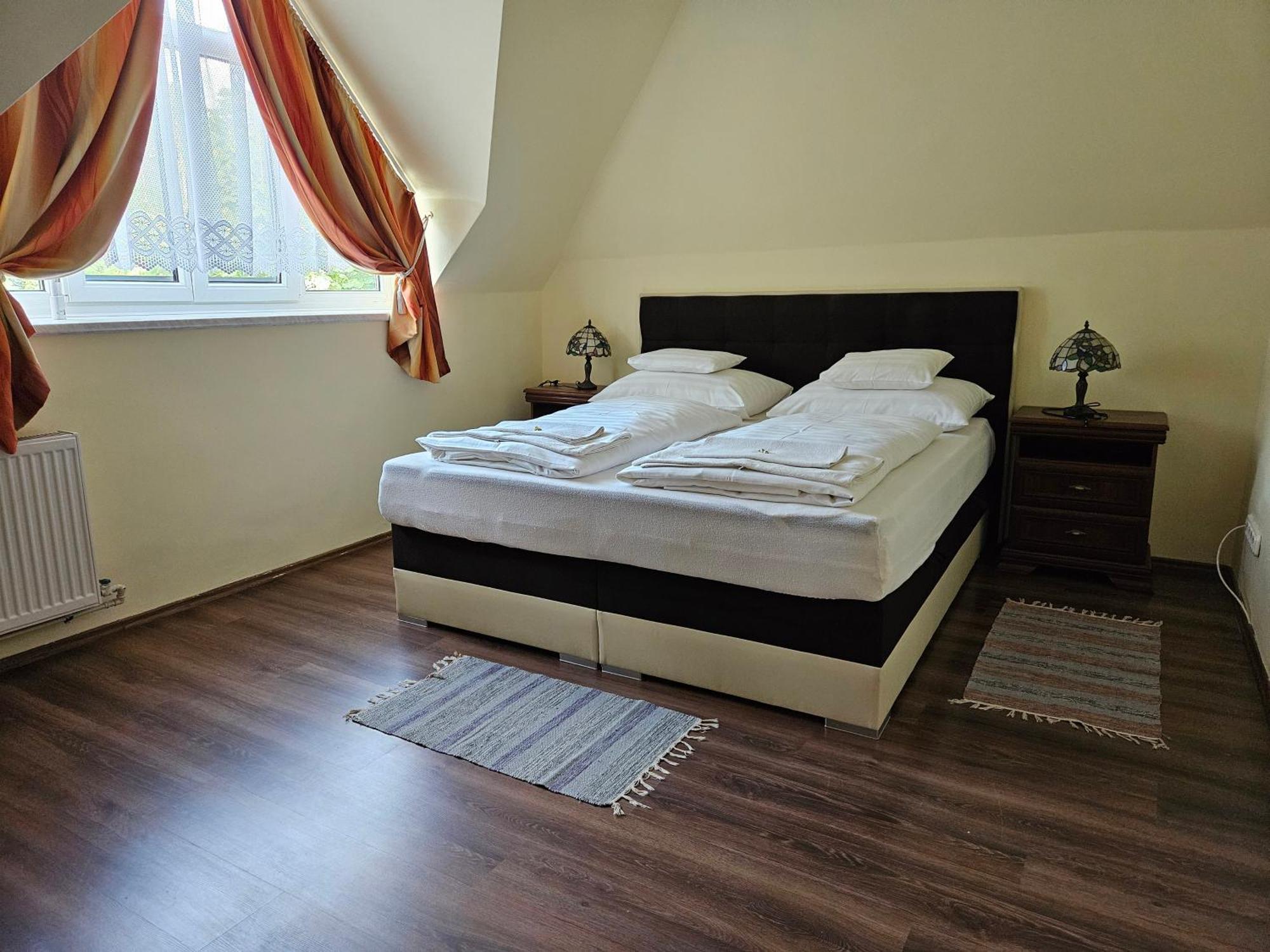 Hotel Parti Panzio Tata Exteriér fotografie