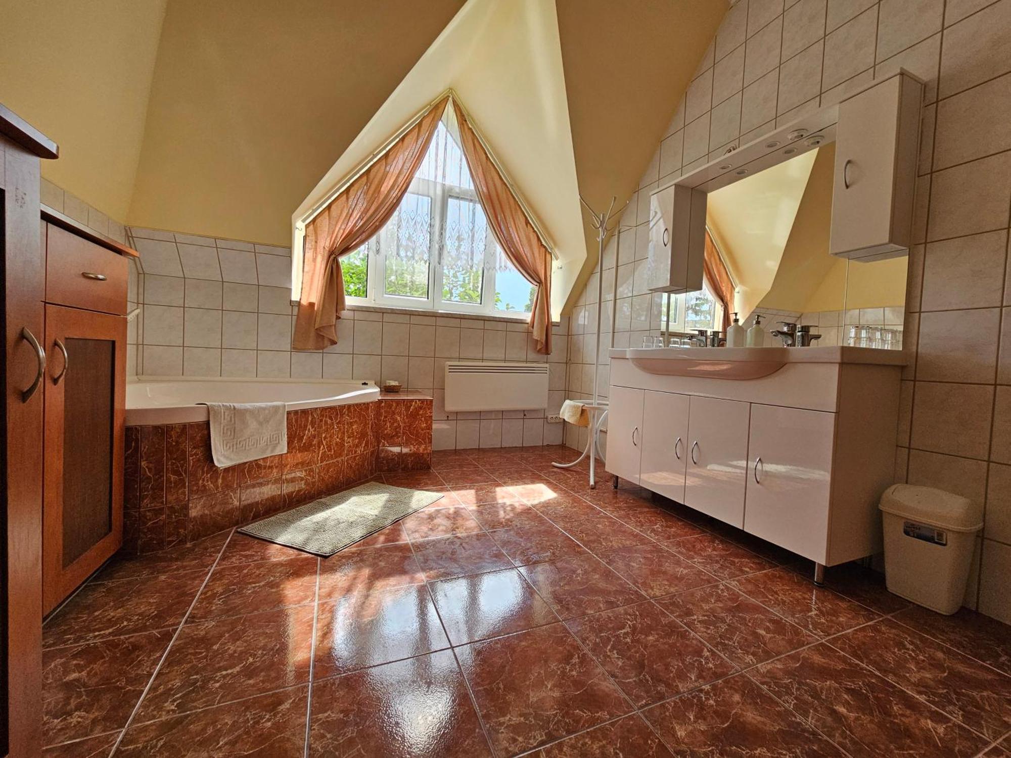 Hotel Parti Panzio Tata Exteriér fotografie