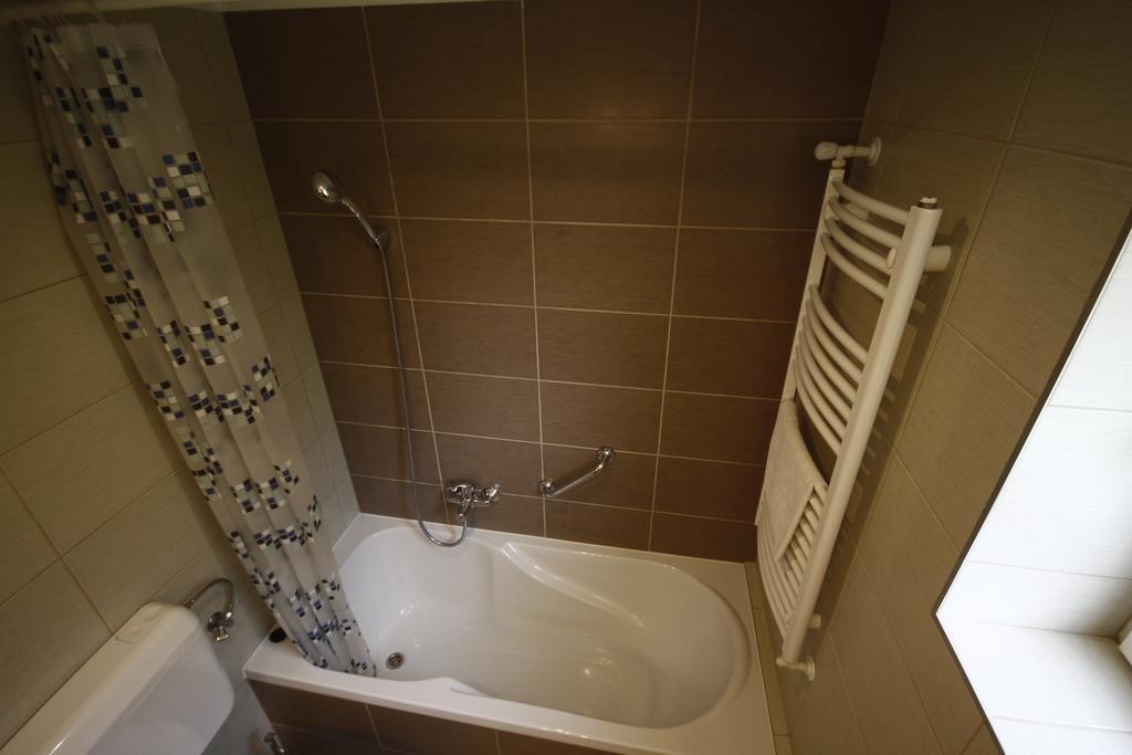 Hotel Parti Panzio Tata Exteriér fotografie