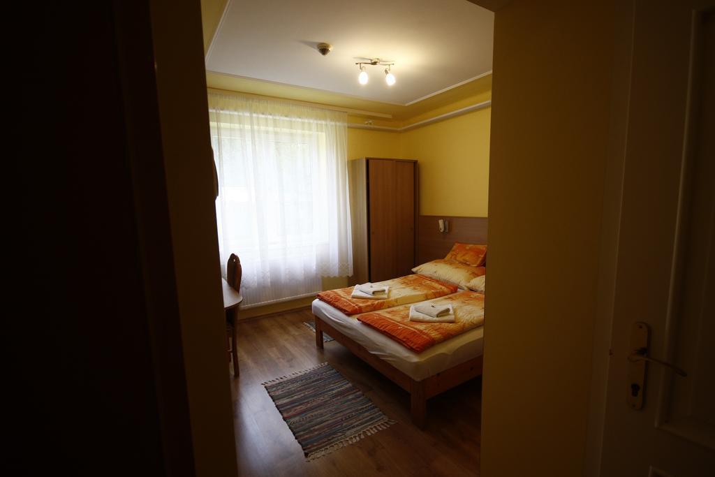 Hotel Parti Panzio Tata Exteriér fotografie