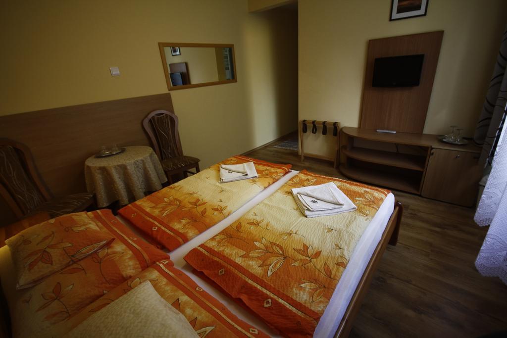Hotel Parti Panzio Tata Exteriér fotografie