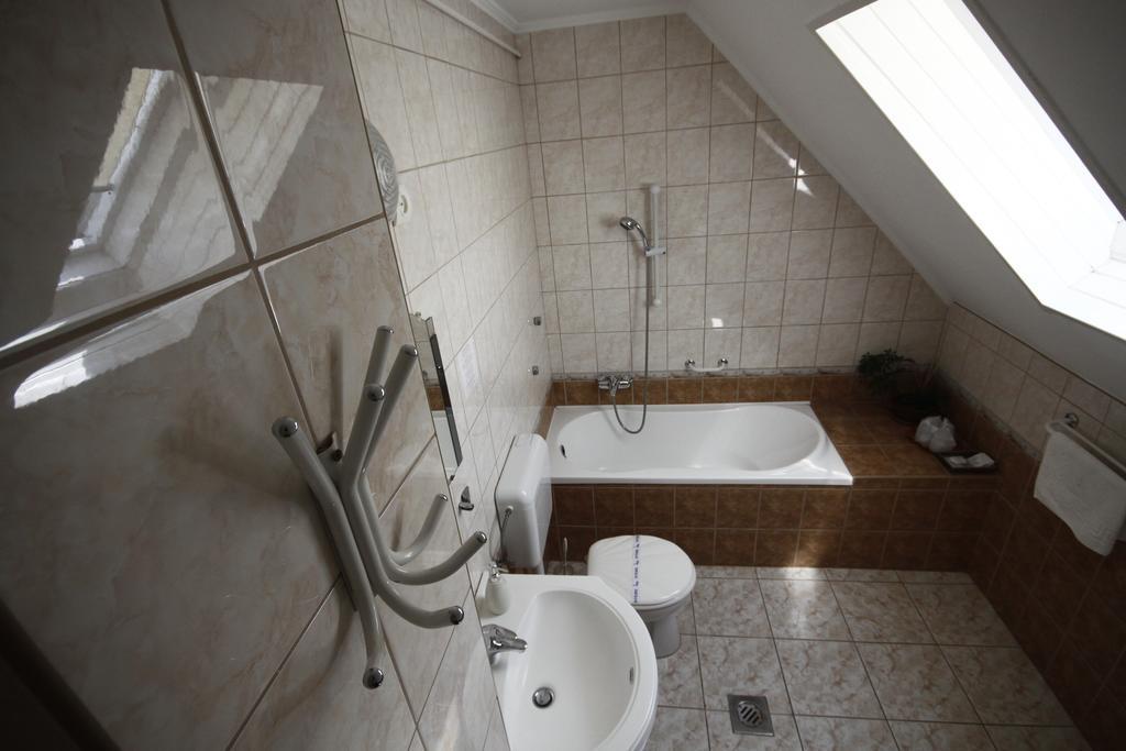 Hotel Parti Panzio Tata Exteriér fotografie