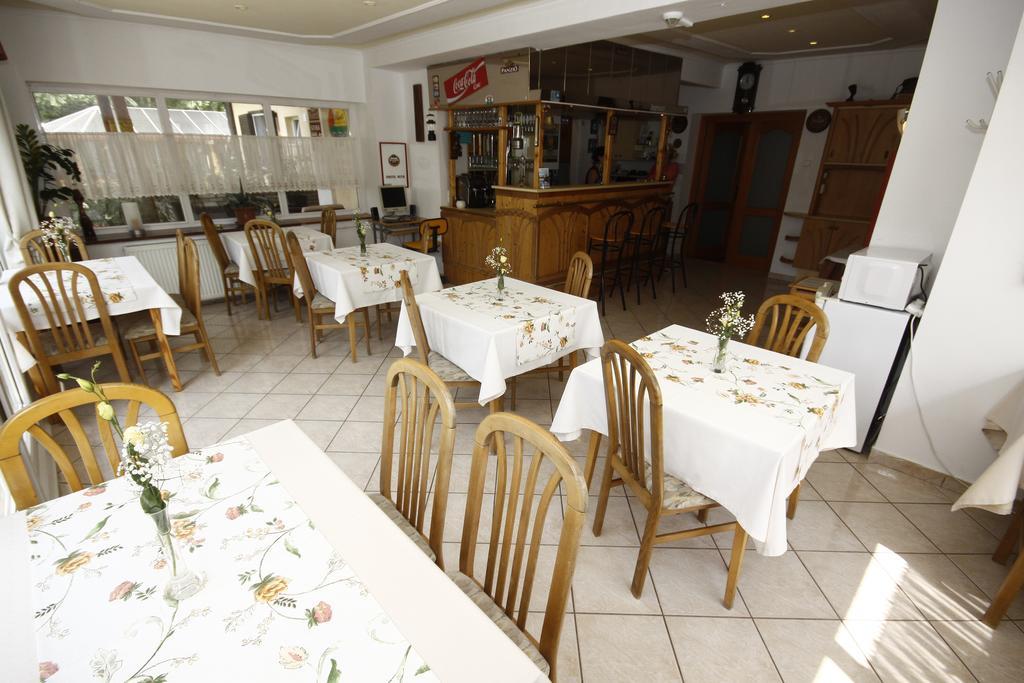 Hotel Parti Panzio Tata Exteriér fotografie