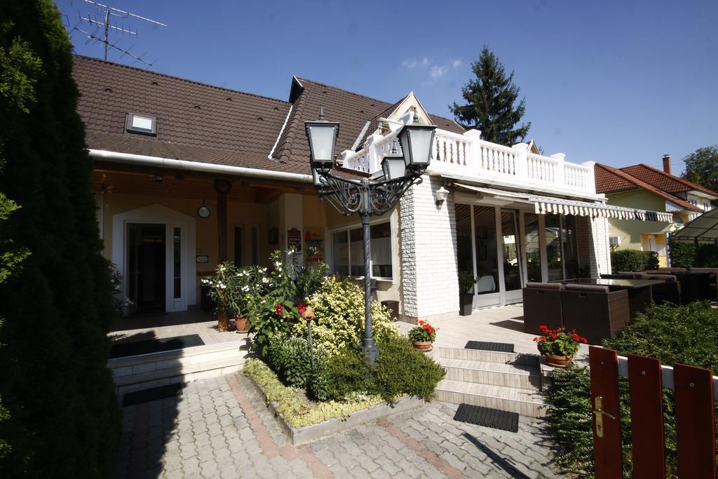 Hotel Parti Panzio Tata Exteriér fotografie
