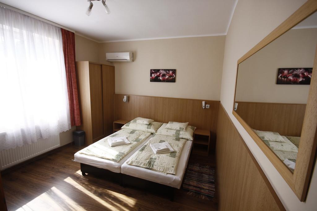 Hotel Parti Panzio Tata Exteriér fotografie