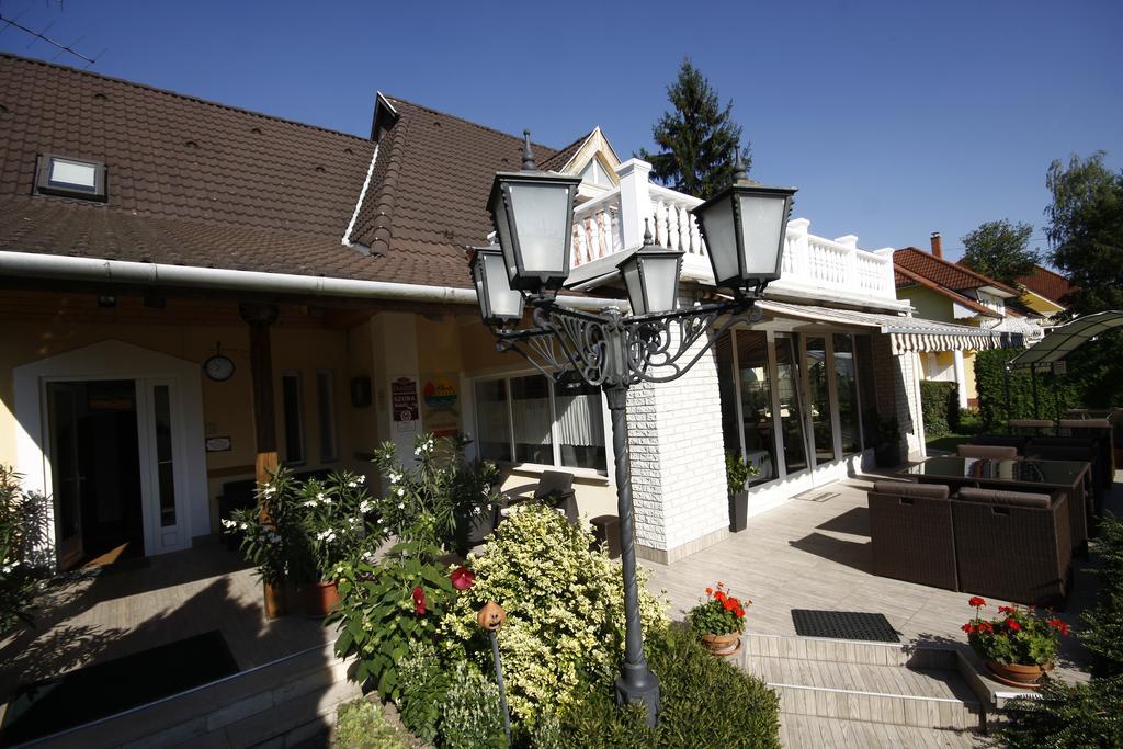 Hotel Parti Panzio Tata Exteriér fotografie