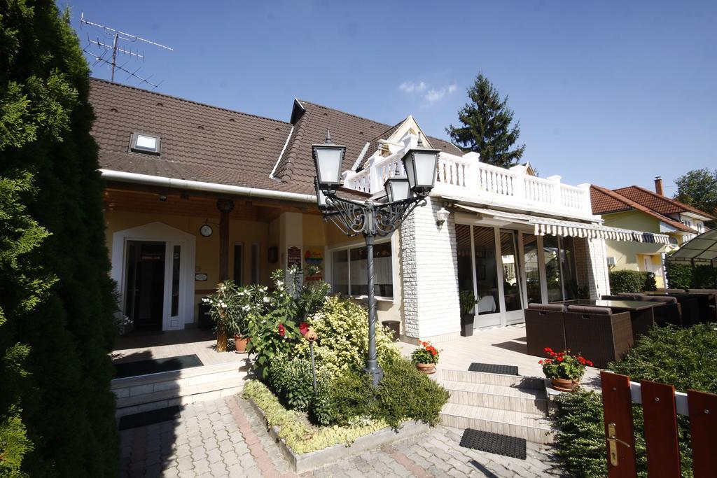 Hotel Parti Panzio Tata Exteriér fotografie