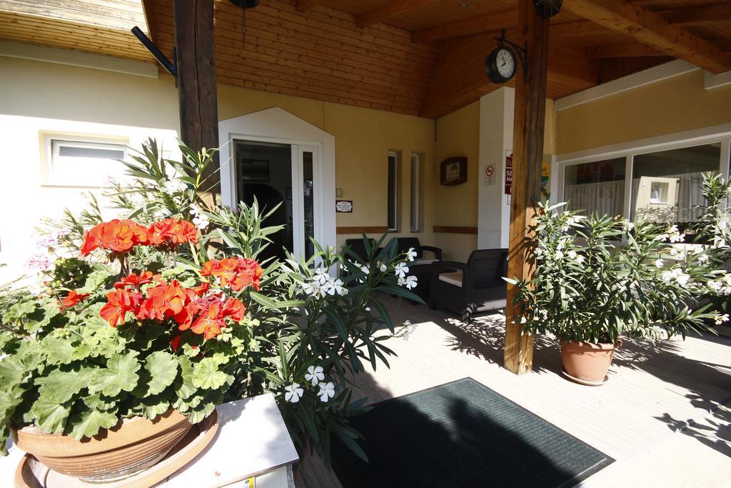 Hotel Parti Panzio Tata Exteriér fotografie