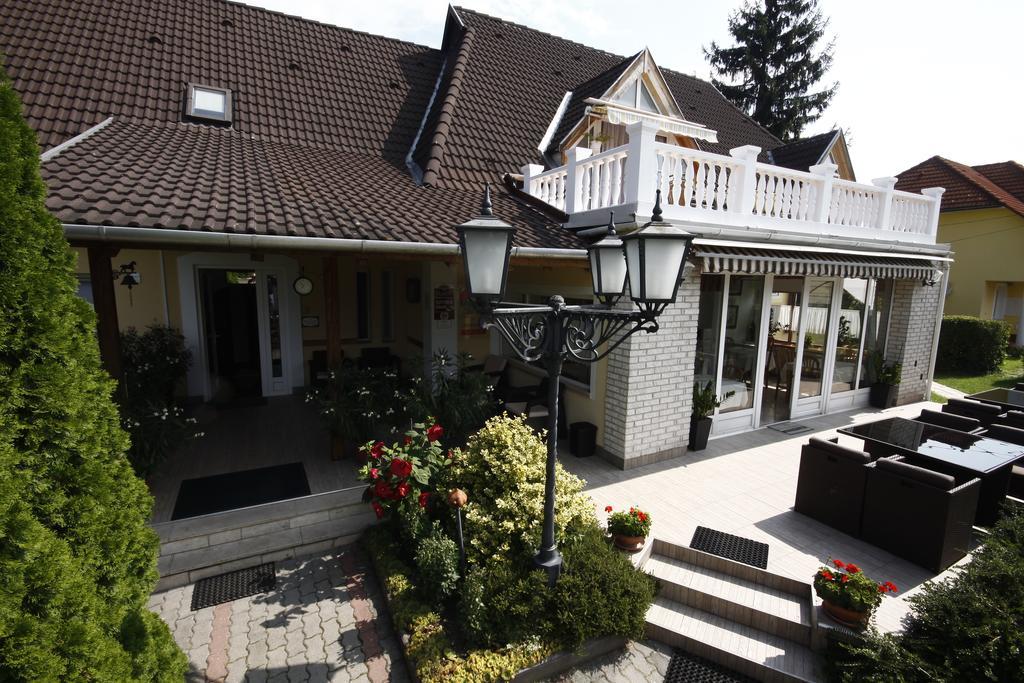 Hotel Parti Panzio Tata Exteriér fotografie
