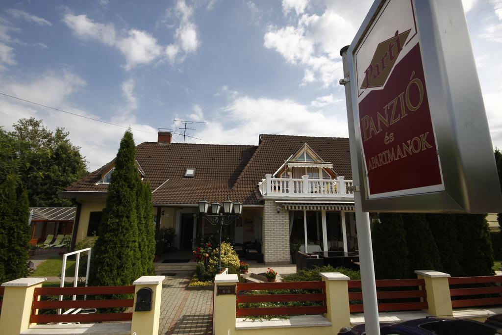 Hotel Parti Panzio Tata Exteriér fotografie