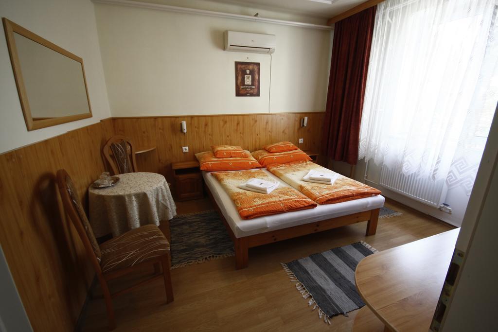 Hotel Parti Panzio Tata Pokoj fotografie