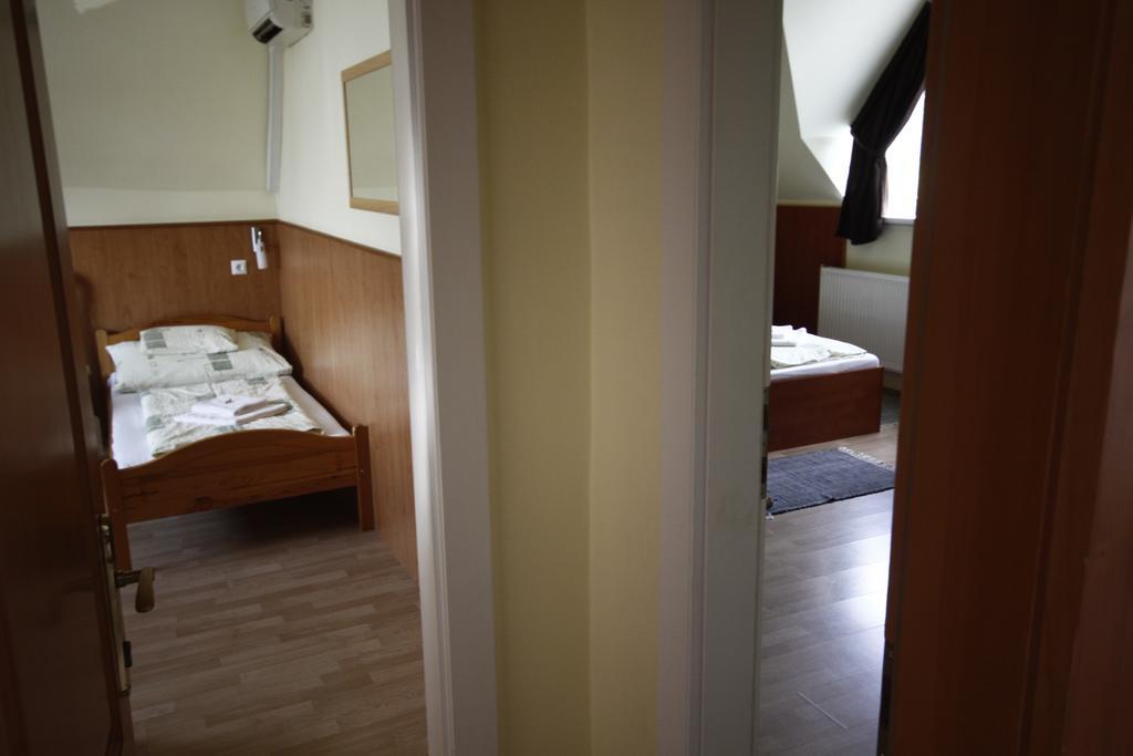 Hotel Parti Panzio Tata Pokoj fotografie